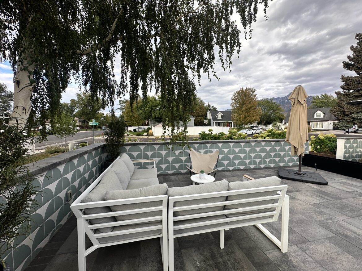 When will a landscaper fix small punch-list issues?